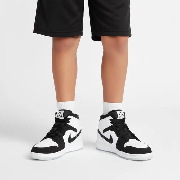 Air Jordan 1 Other - Air Jordan 1 Mid SE Diamond Grade School White/Black Sneakers Kids Size 6Y